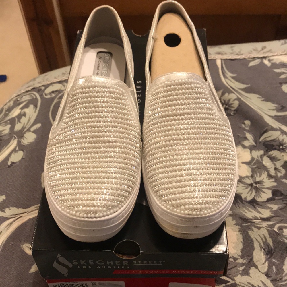 SKECHERS street Memory Foam shoes size 8.5